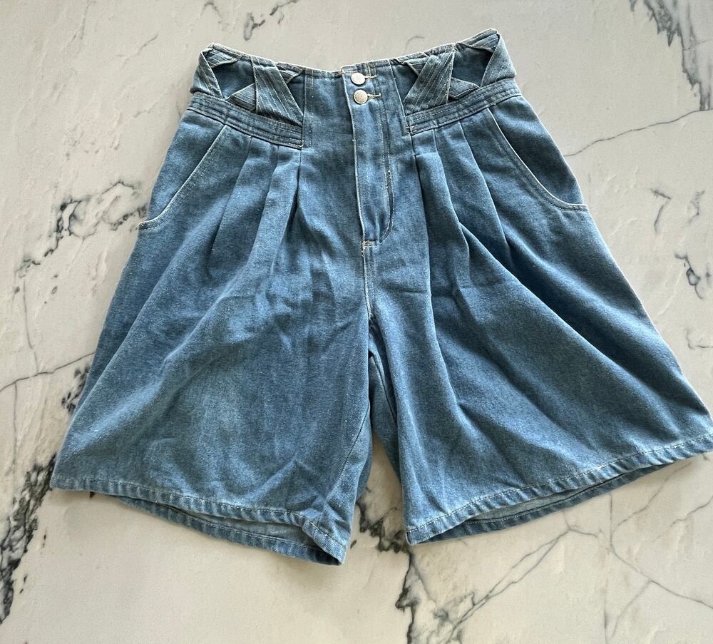 Vintage Gitano Women's High Waisted Pleated Rare Denim Jean Shorts 7/8